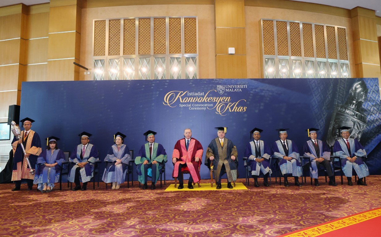 Cumhurbaşkanı Erdoğan'a Malezya'da fahri doktora unvanı verildi