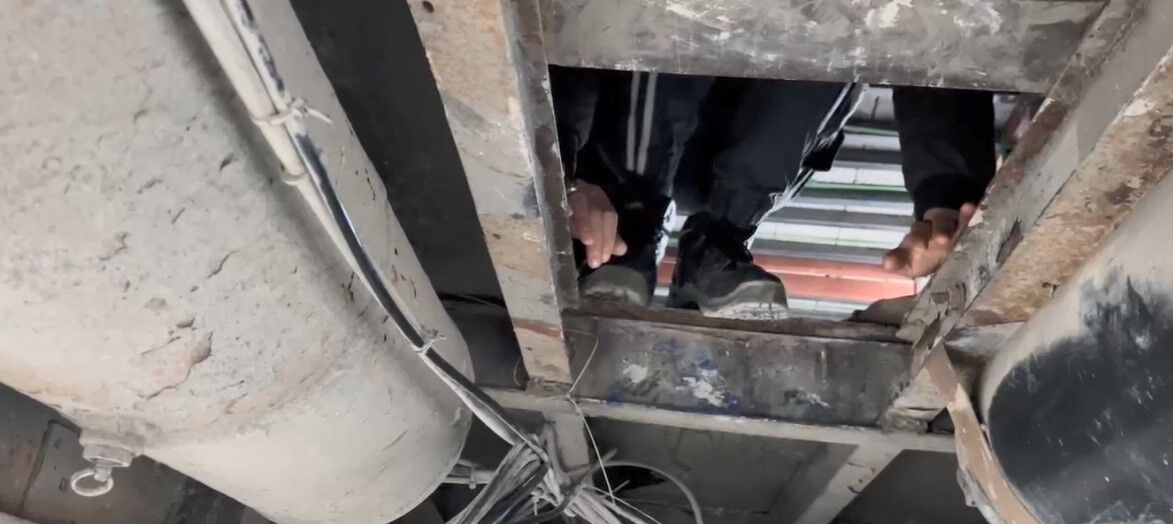 Briket yüklü tırda 31 düzensiz göçmen yakalandı