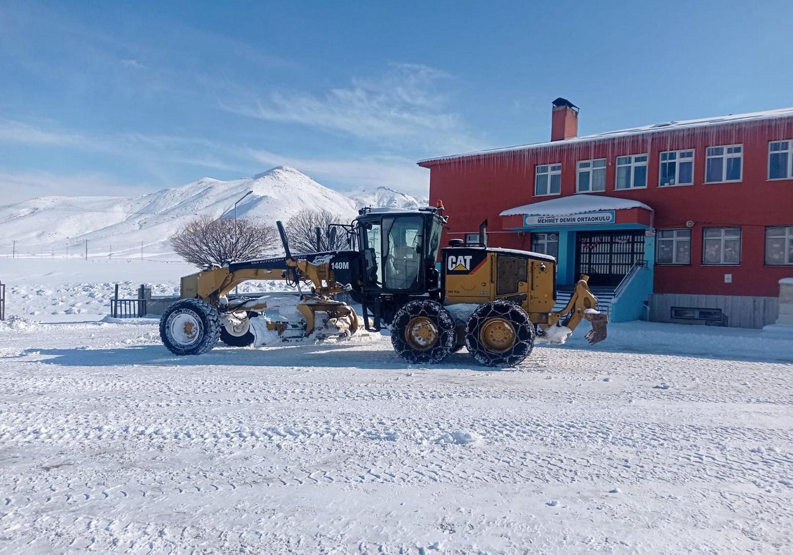 Van’da 560 yerleşim yerinden 528’inin yolu açıldı