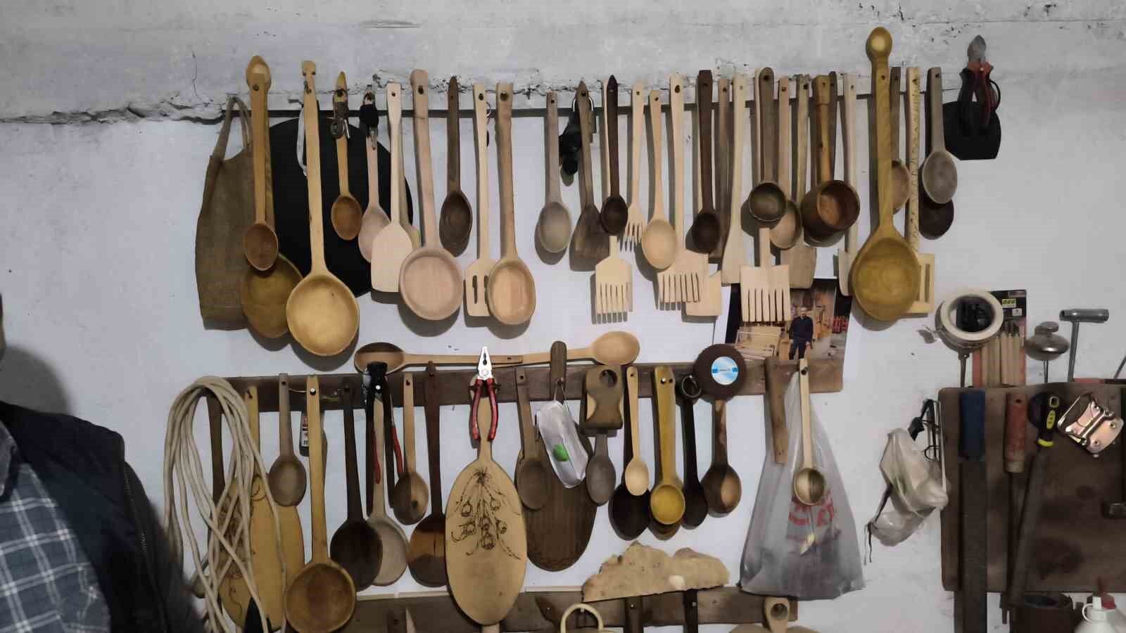 Ahşap oyma sanatını yaşatıyor