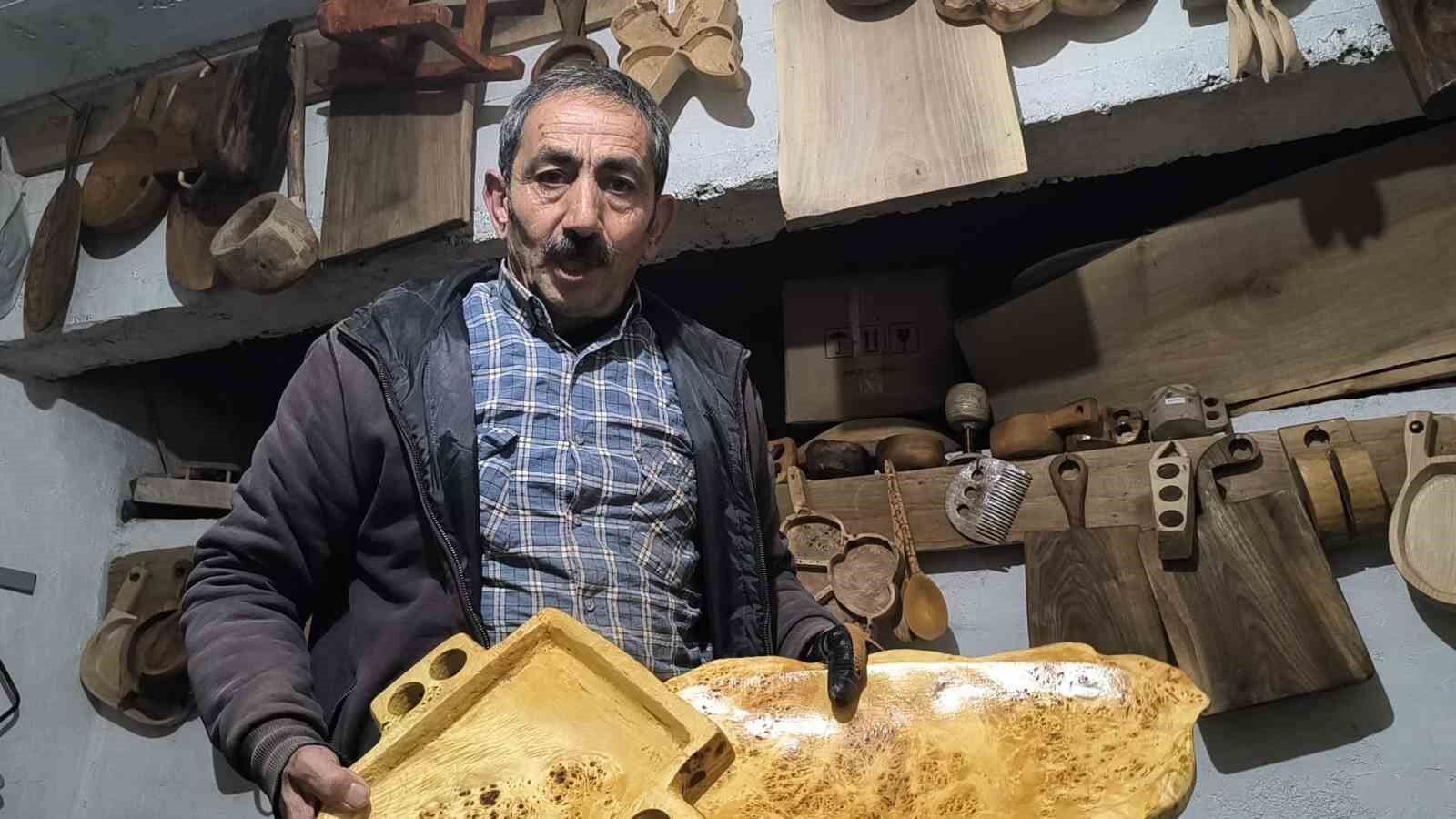 Ahşap oyma sanatını yaşatıyor