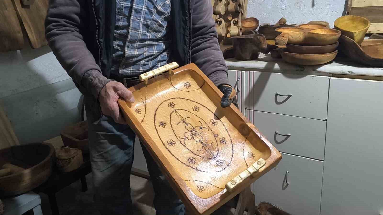 Ahşap oyma sanatını yaşatıyor