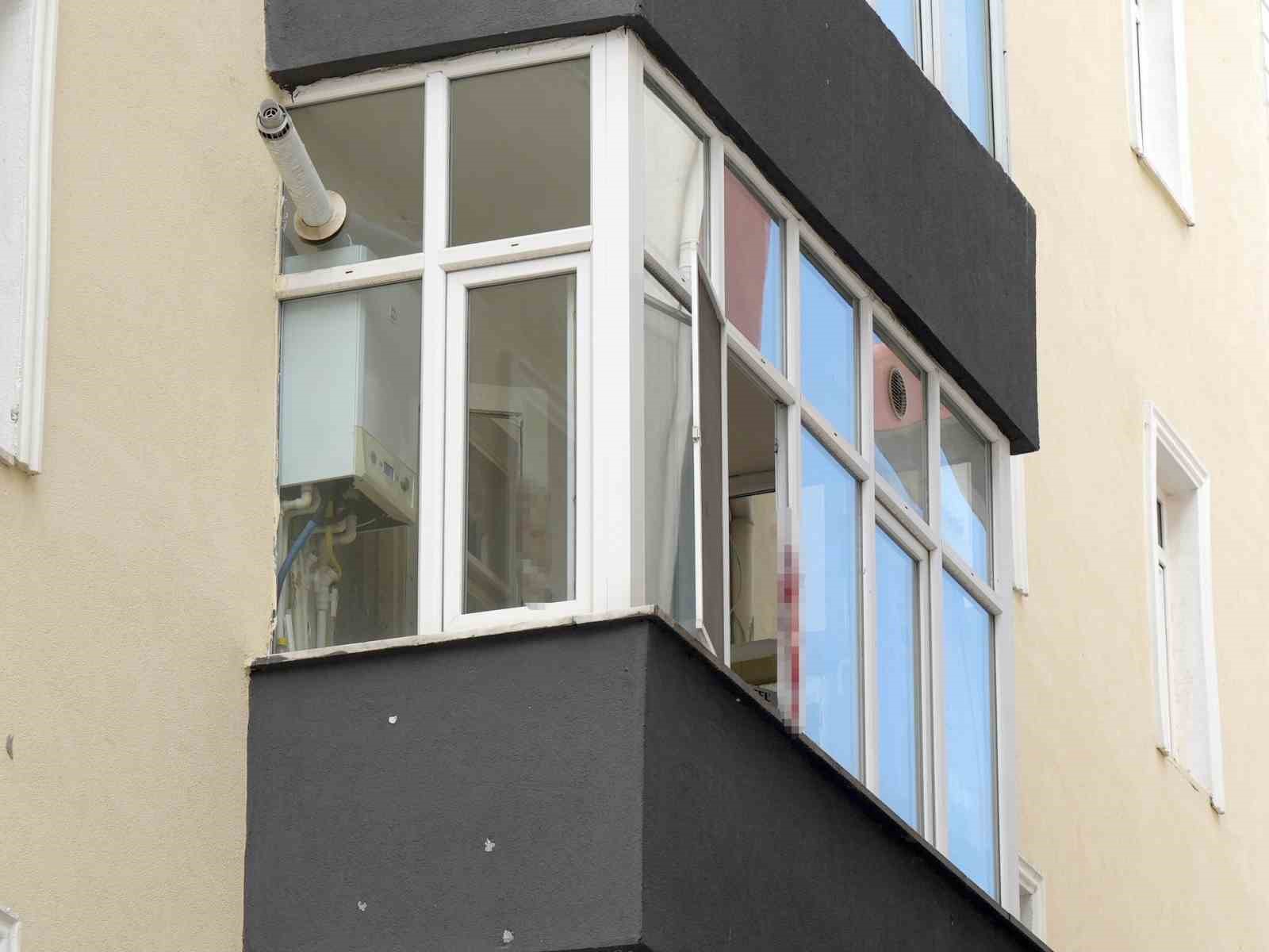 Önce bıçakladı, sonra balkondan attı: Mahkemede