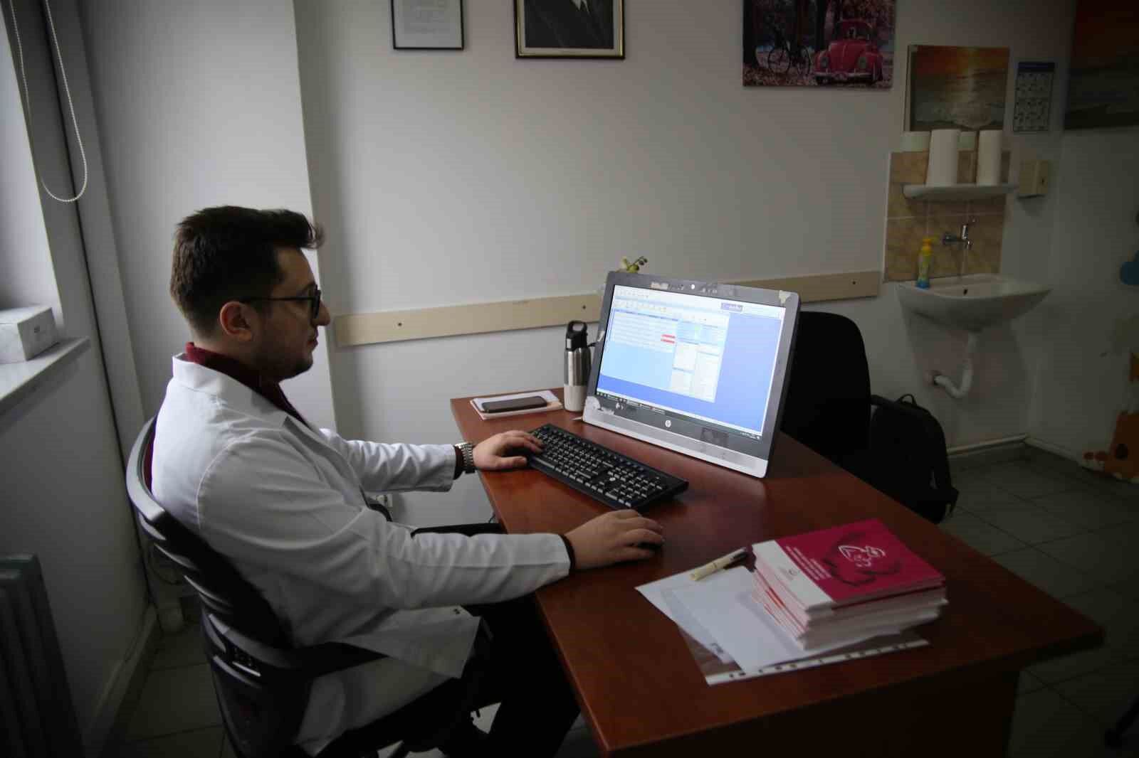 Hem annesi, hem de mesai arkadaşı...