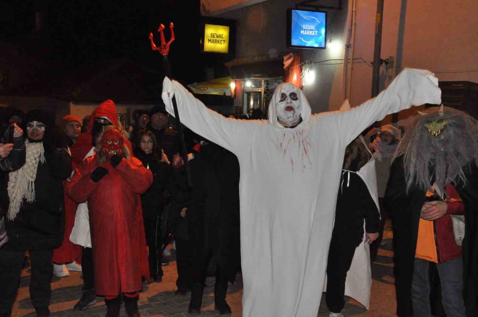 Edirne’de bin yıllık gelenek ‘Bocuk Gecesi’ renkli görüntülere sahne oldu