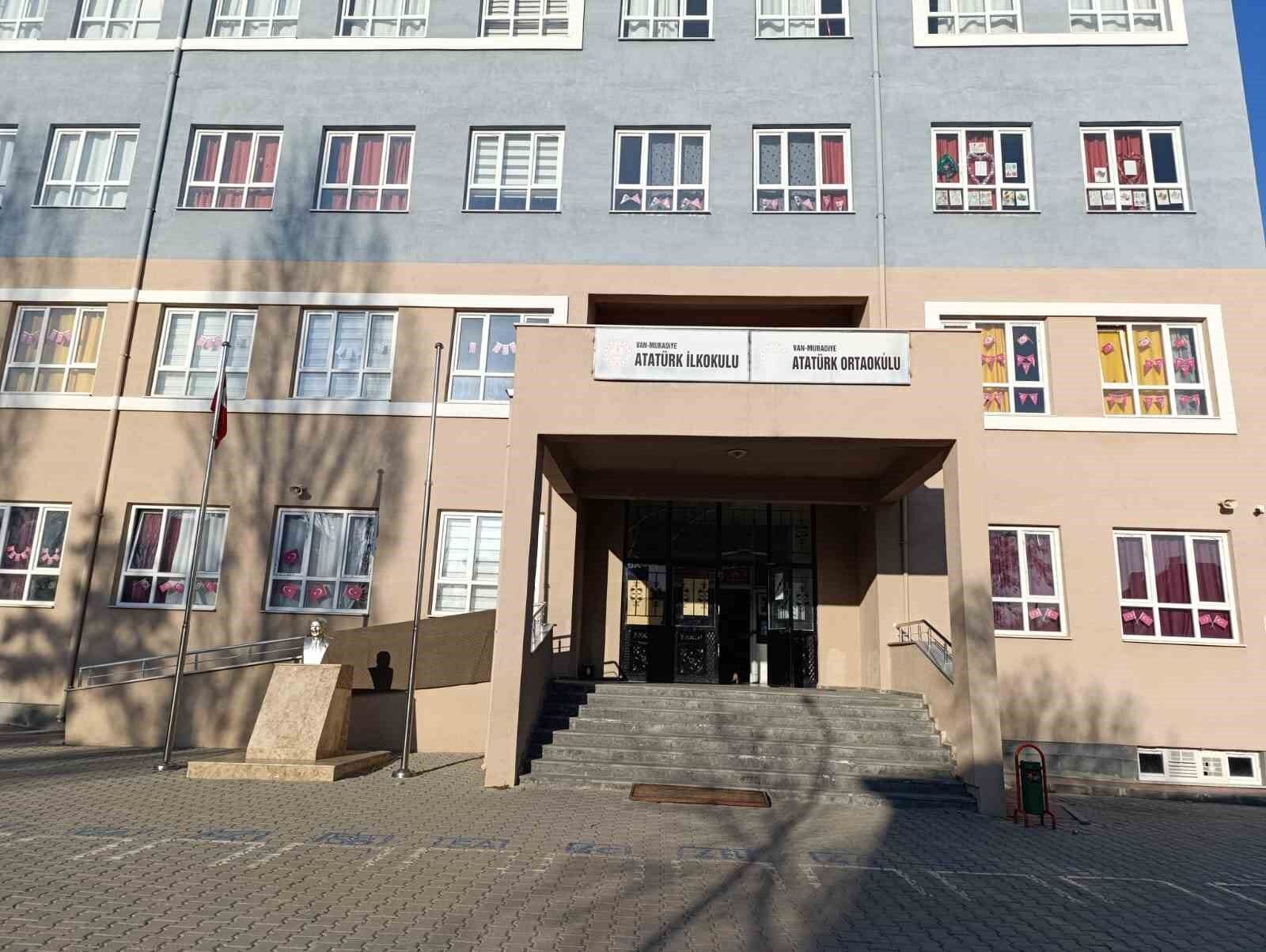 Minik kalplerden yürek ısıtan hareket