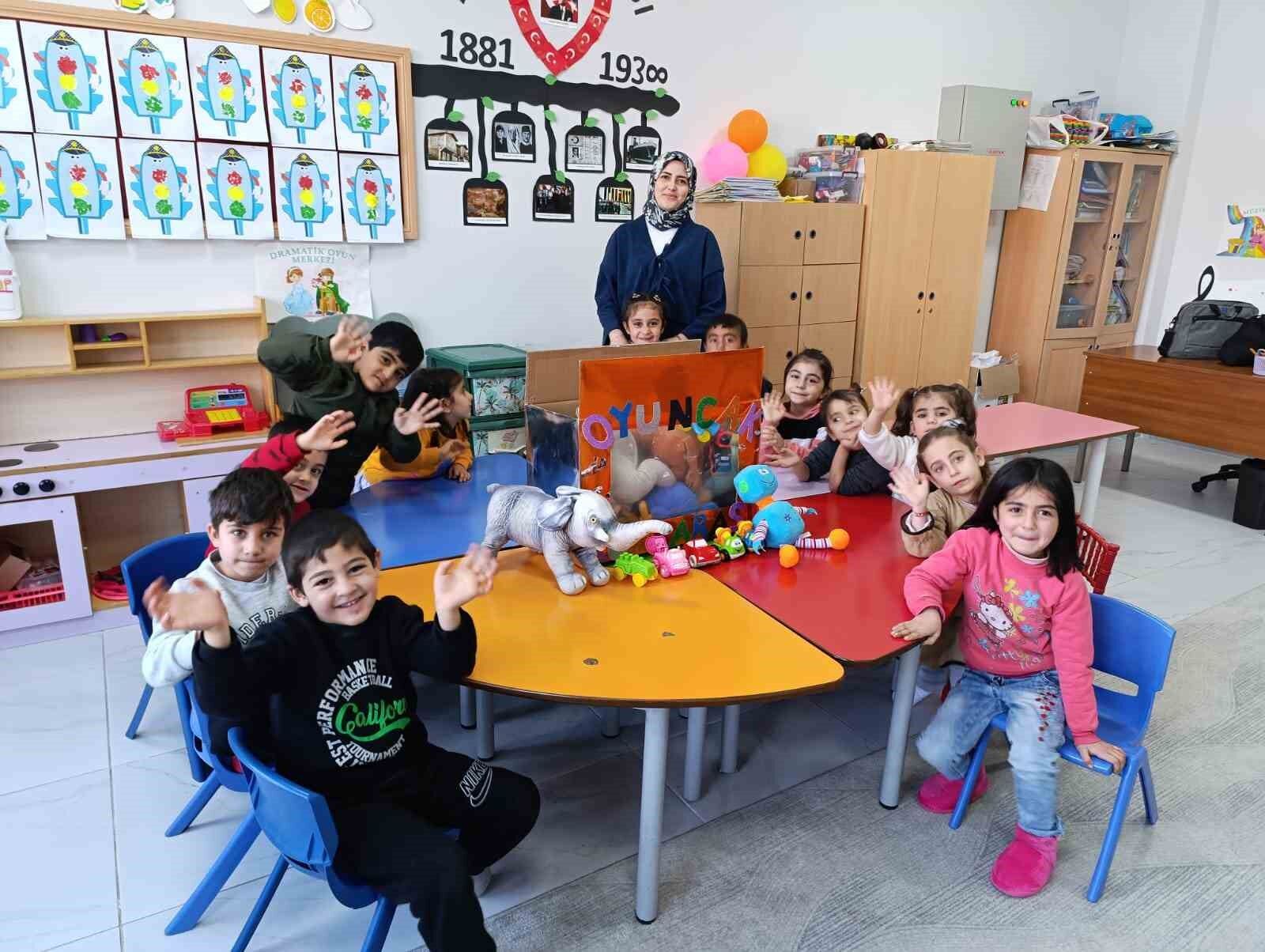 Minik kalplerden yürek ısıtan hareket