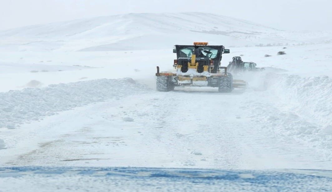 Hayvanından tekme yiyen vatandaşın imdadına jandarma yetişti