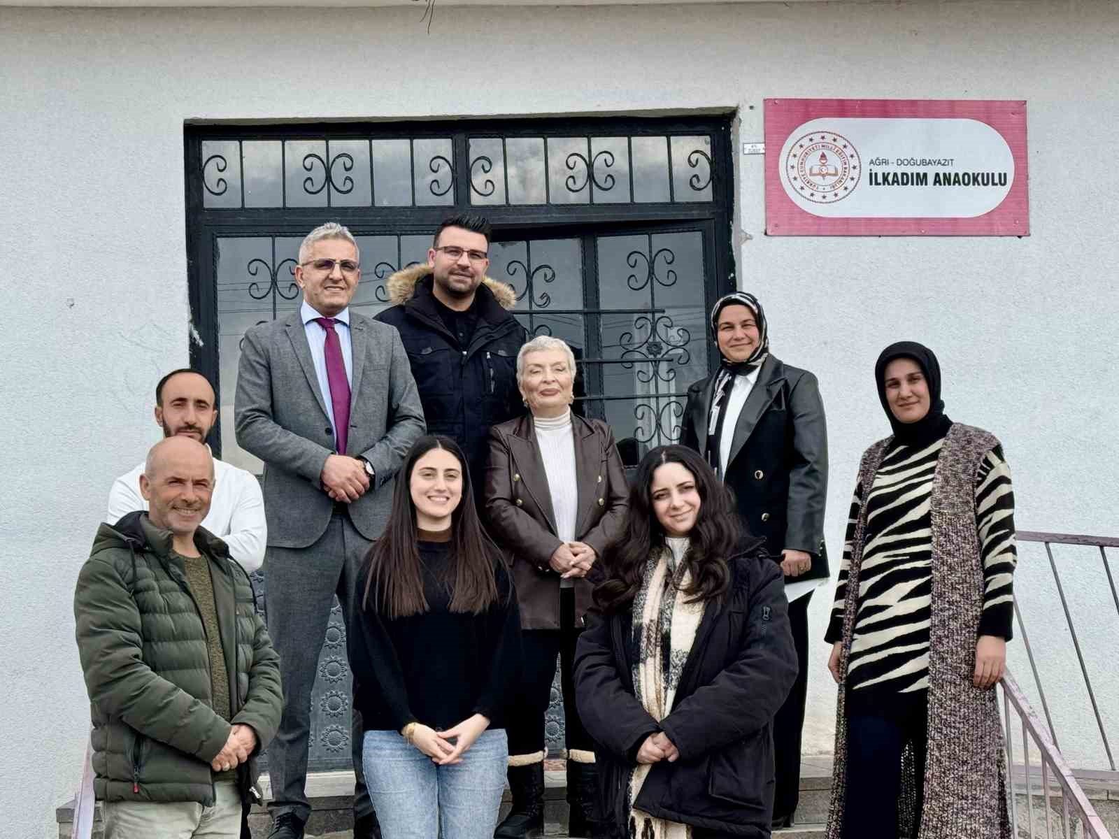 Ağrı’daki çocuklar ’Mutluluk Harekatı’ ile hayallerindeki oyuncaklara kavuştu