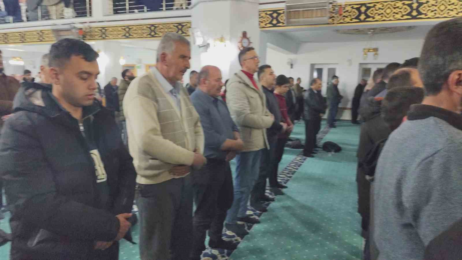 Erciş’te Kadir Gecesi dualarla idrak edildi