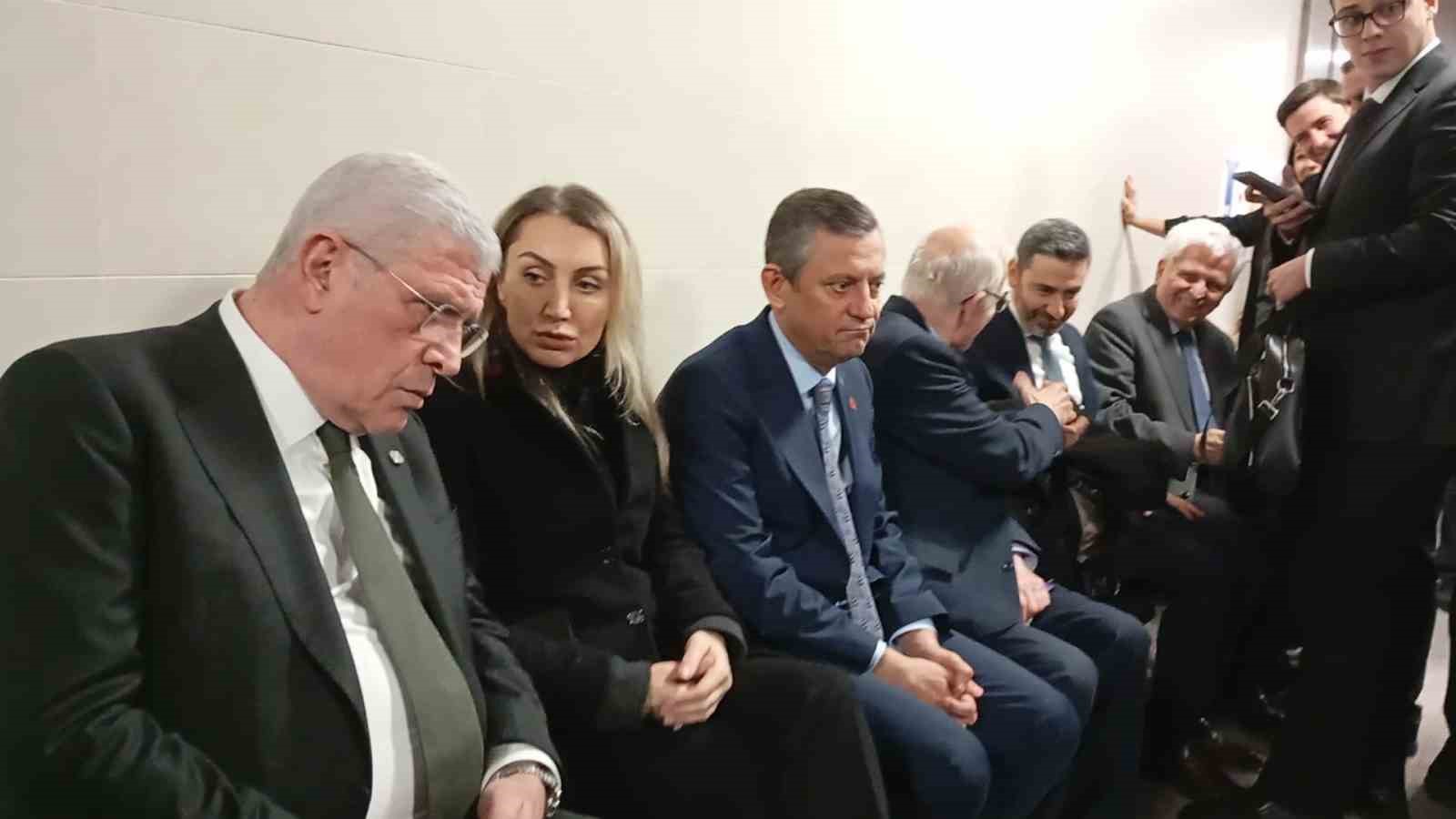 CHP Lideri Özgür Özel, Çağlayan’daki İstanbul Adalet Sarayı’na geldi