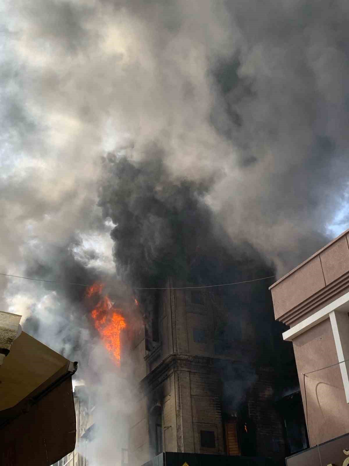 Tarihi çarşıda korkutan yangın