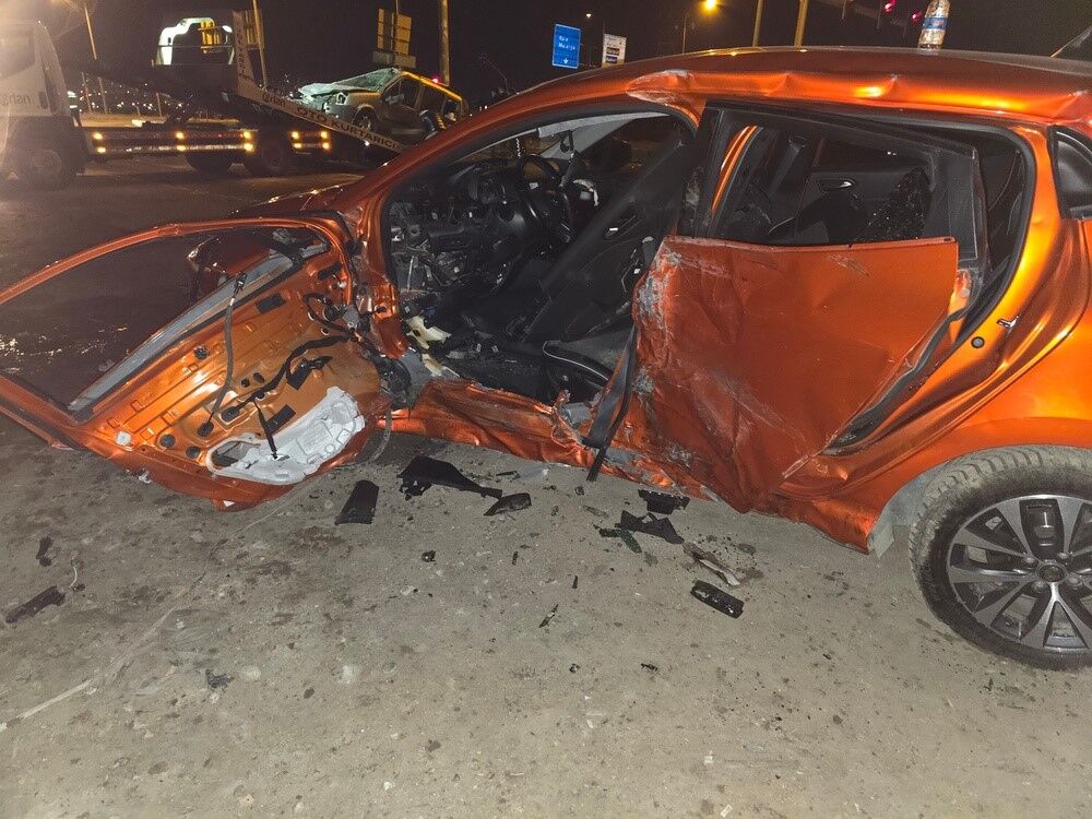 Elazığ’da hafif ticari araç ile otomobil çarpıştı: 3 yaralı