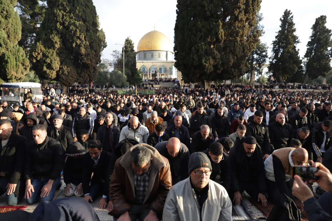 Mescid-i Aksa’da 120 bin Müslüman bayram namazını kıldı