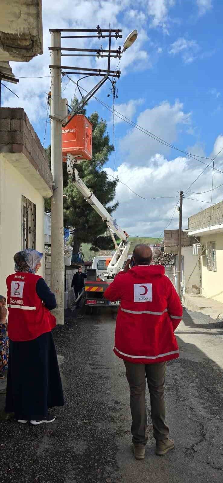 Silvan’da 40 aydır karanlıkta olan ev ışık gördü