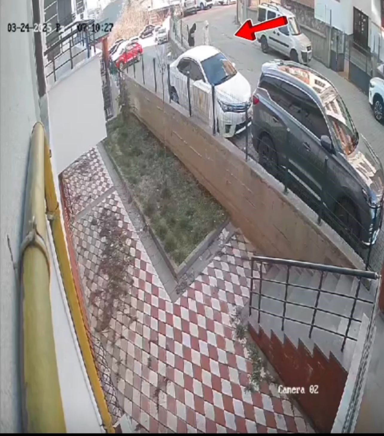 Çaldıkları araçla kaza yapıp kaçtılar
