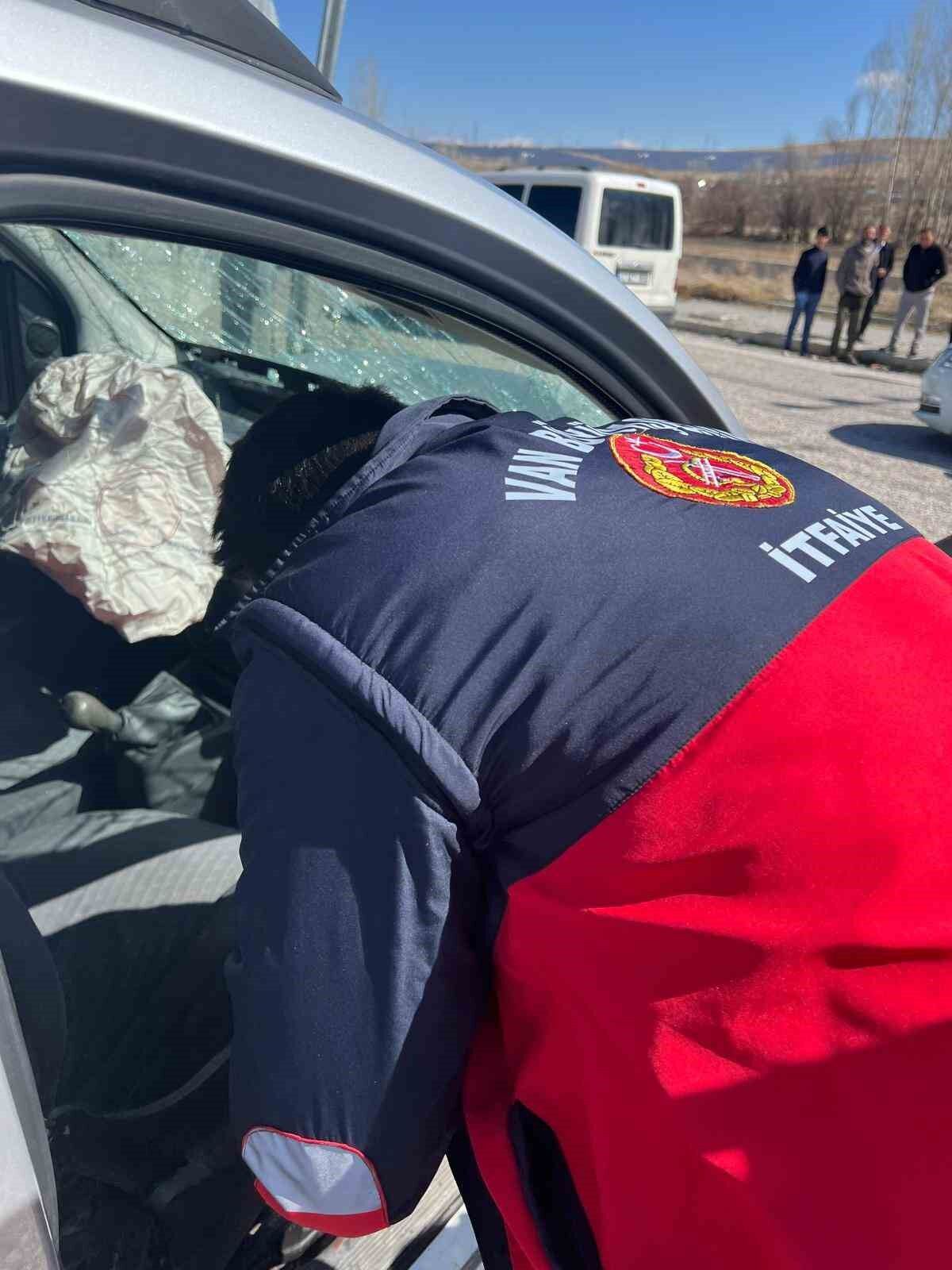 Van’da trafik kazası: 2 yaralı