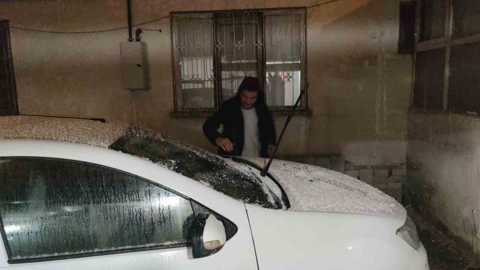 Van’da dolu yağışı etkili oldu