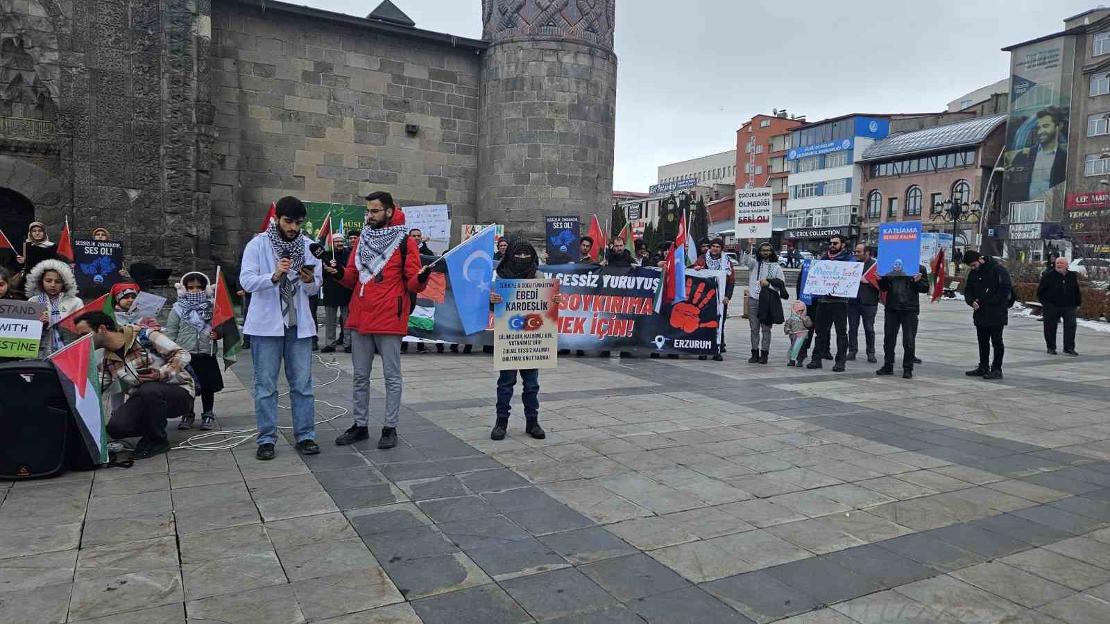 Sağlık çalışanları sessiz yürüyüşlerini sürdürdü