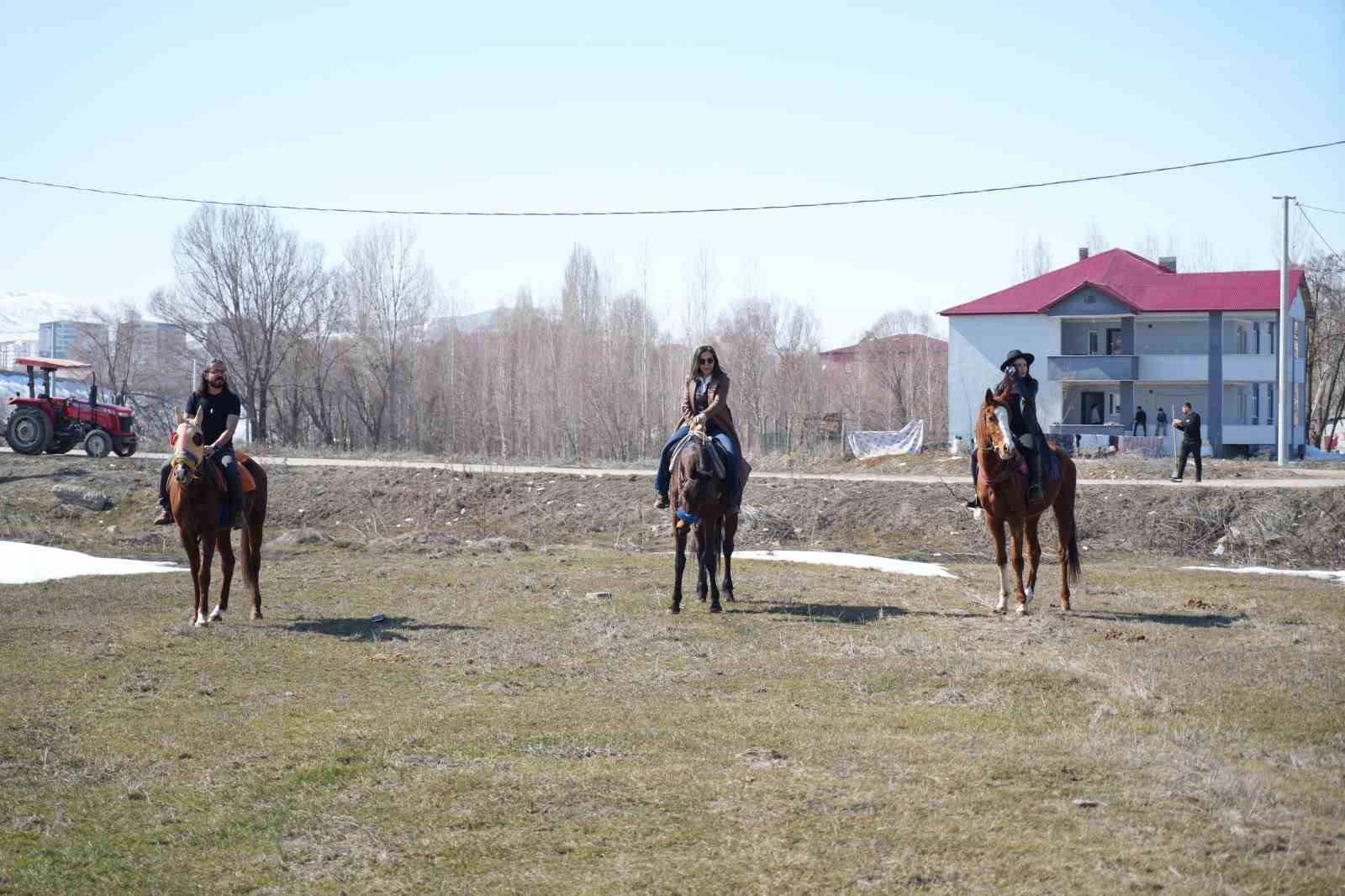 Muşlu genç girişimci atlı spor tutkusunu mesleğe dönüştürdü