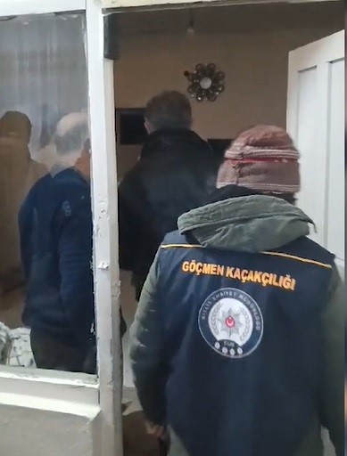 Göçmen kaçakçısı 10 kişi yakalandı