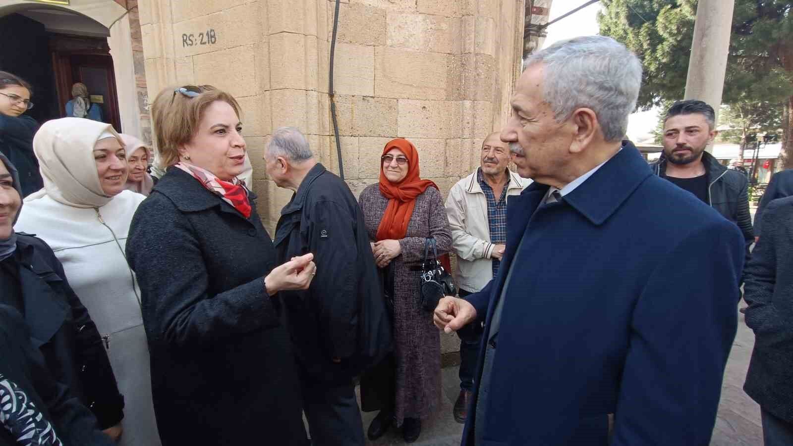 Bülent Arınç, aile fertleri için mevlit okuttu