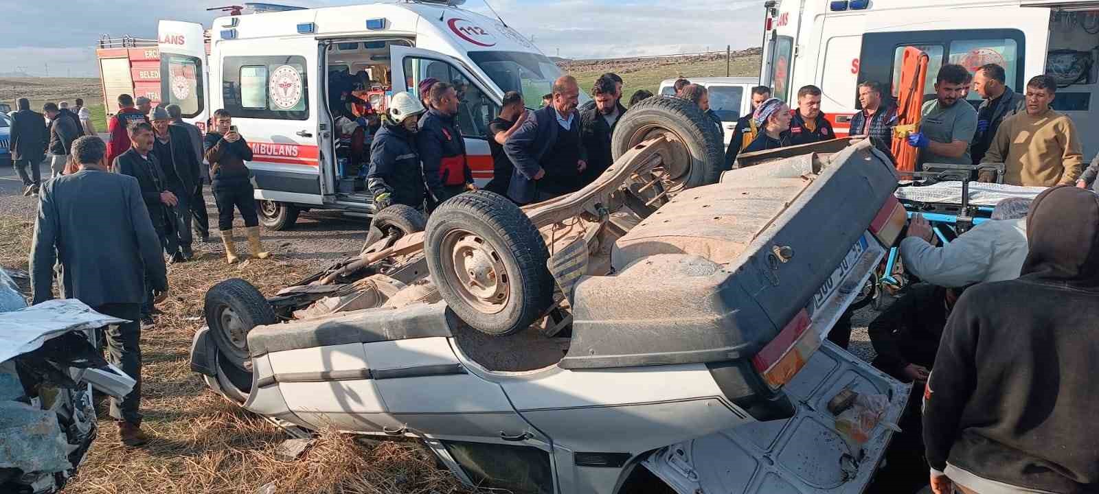 Van’da taziyeden dönen doktor trafik kazasında yaralandı