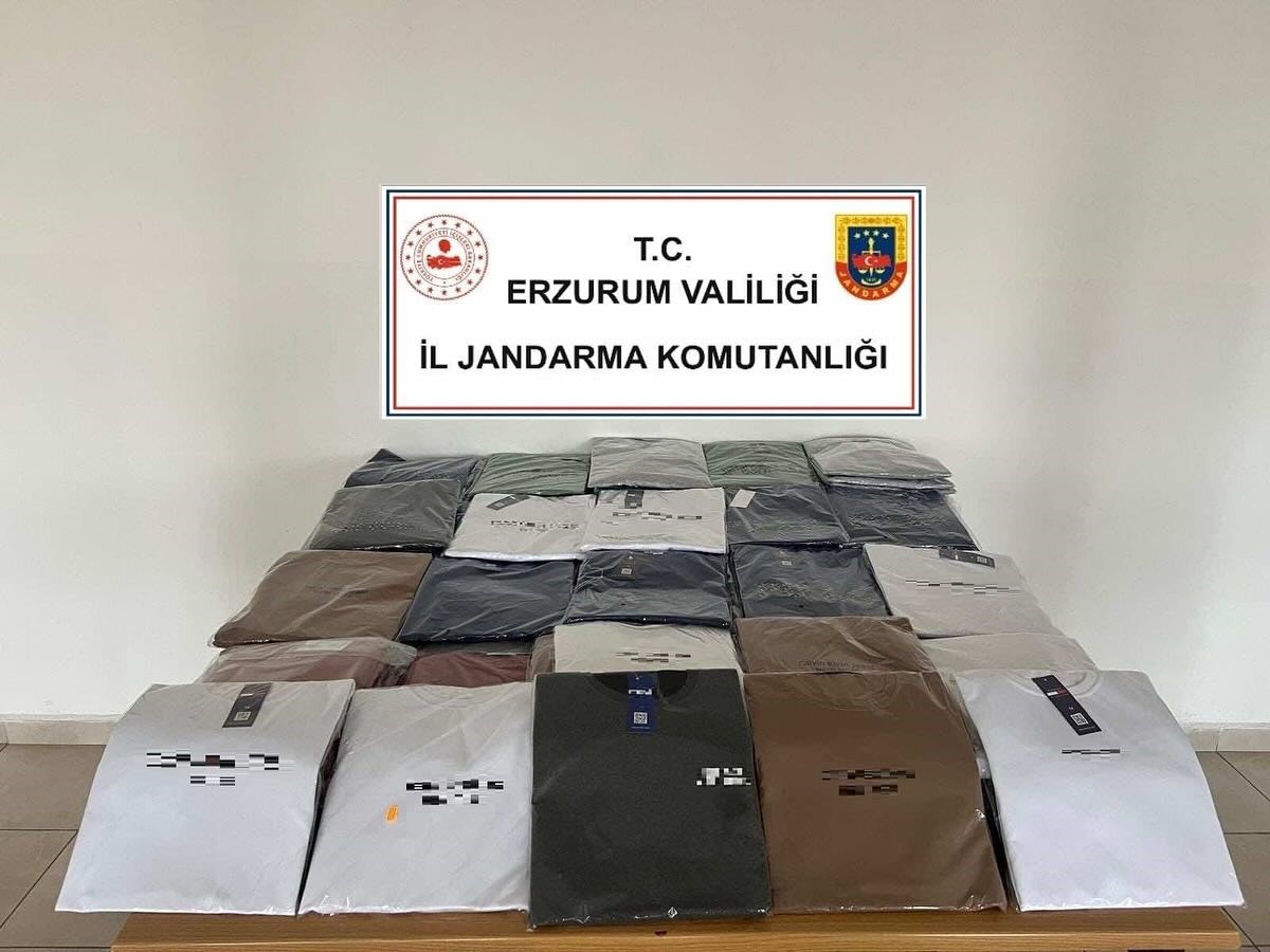 Jandarmadan kaçak telefon ve taklit tişört operasyonu