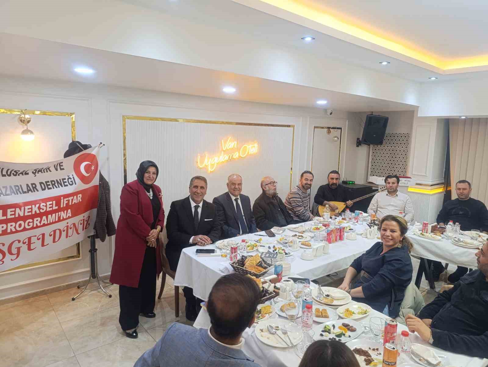Vanlı şair ve yazarlar iftarda buluştu