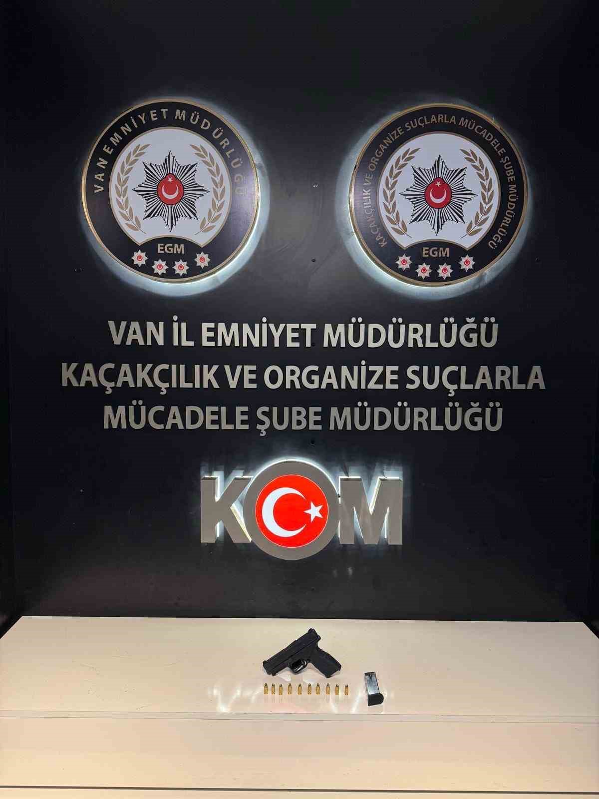 Van’da çok sayıda gümrük kaçağı malzeme ele geçirildi