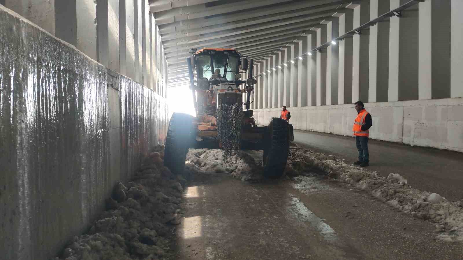 Kar kaplanları Nisan ayında da görevinin başında