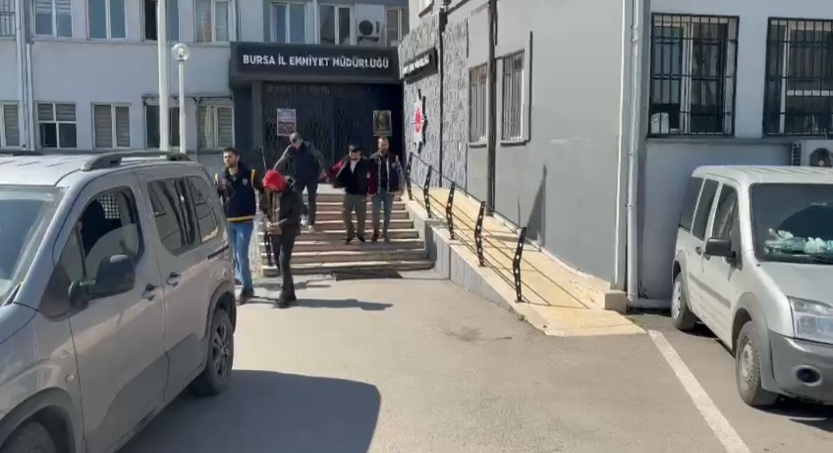 3 motosiklet çaldılar, 4’üncüyü çalarken suçüstü yakalandılar