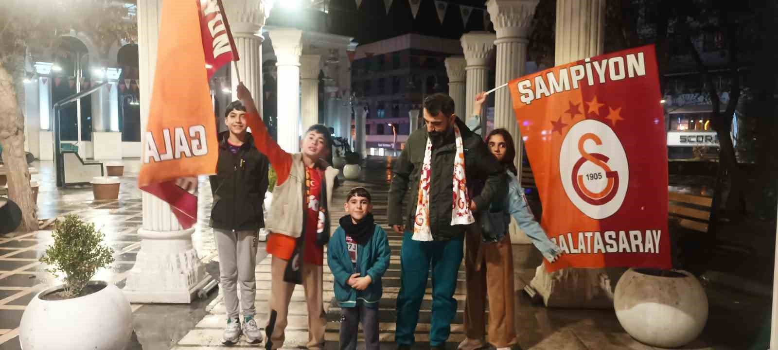 Van’da Galatasaraylı taraftarların derbi sevinci