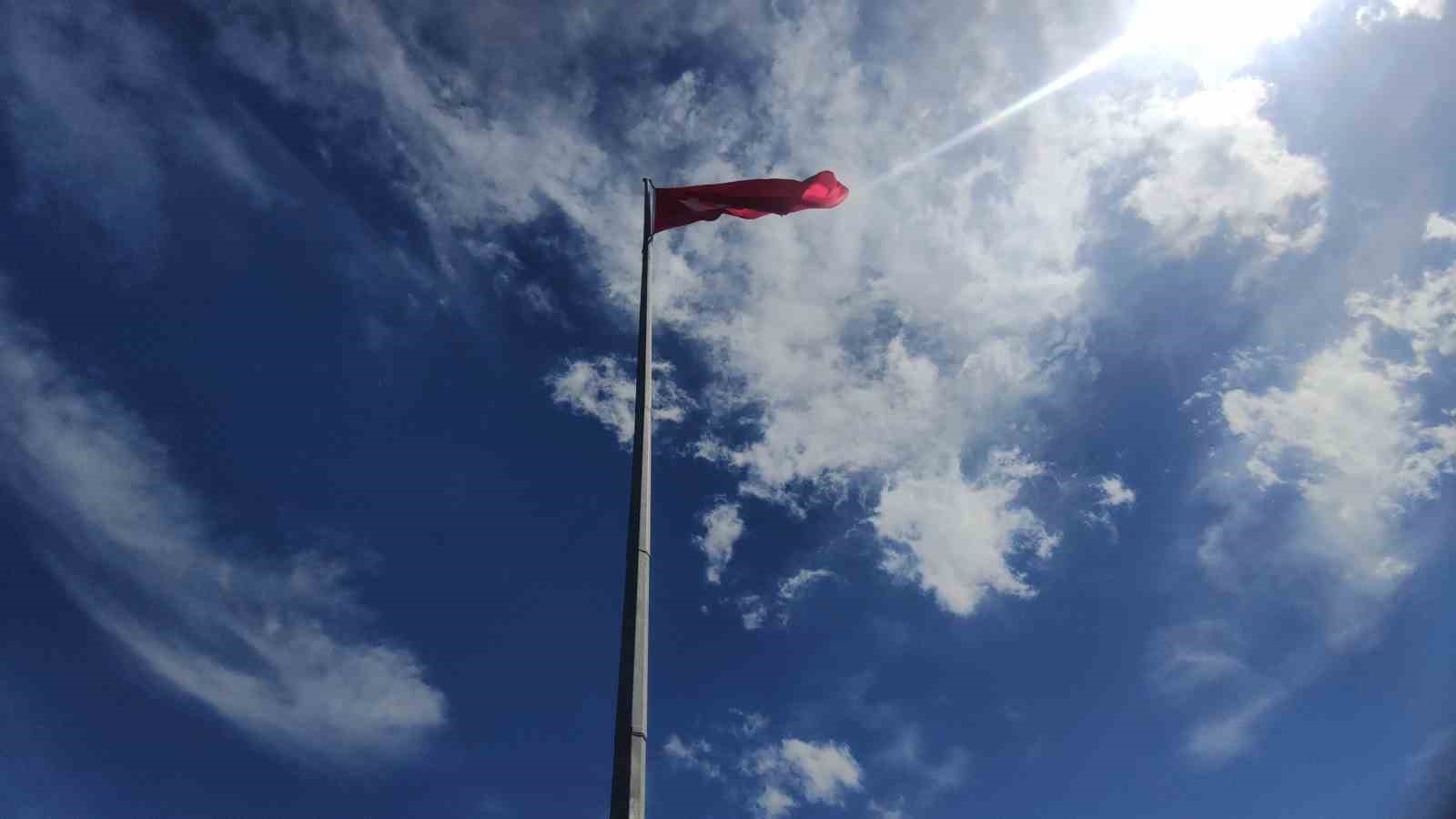 Akdamar Adası’nda bayram tatili yoğunluğu