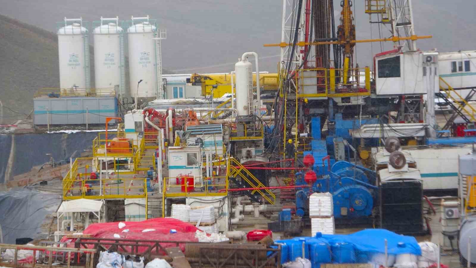 Van’da petrol arayışı: 200 tonluk dev sondaj kulesi kuruldu