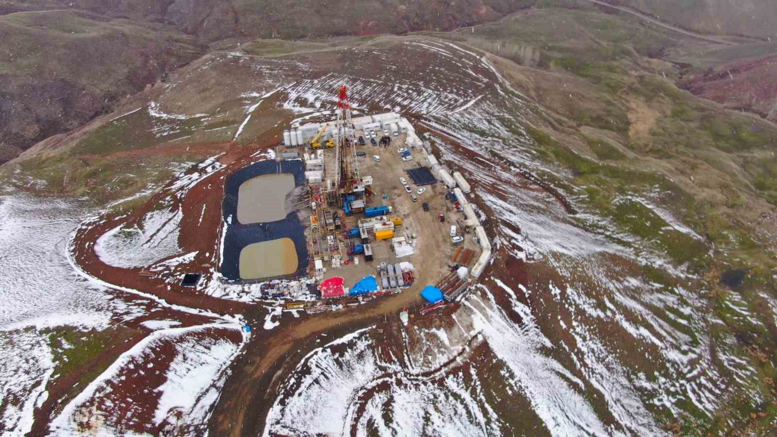Van’da petrol arayışı: 200 tonluk dev sondaj kulesi kuruldu