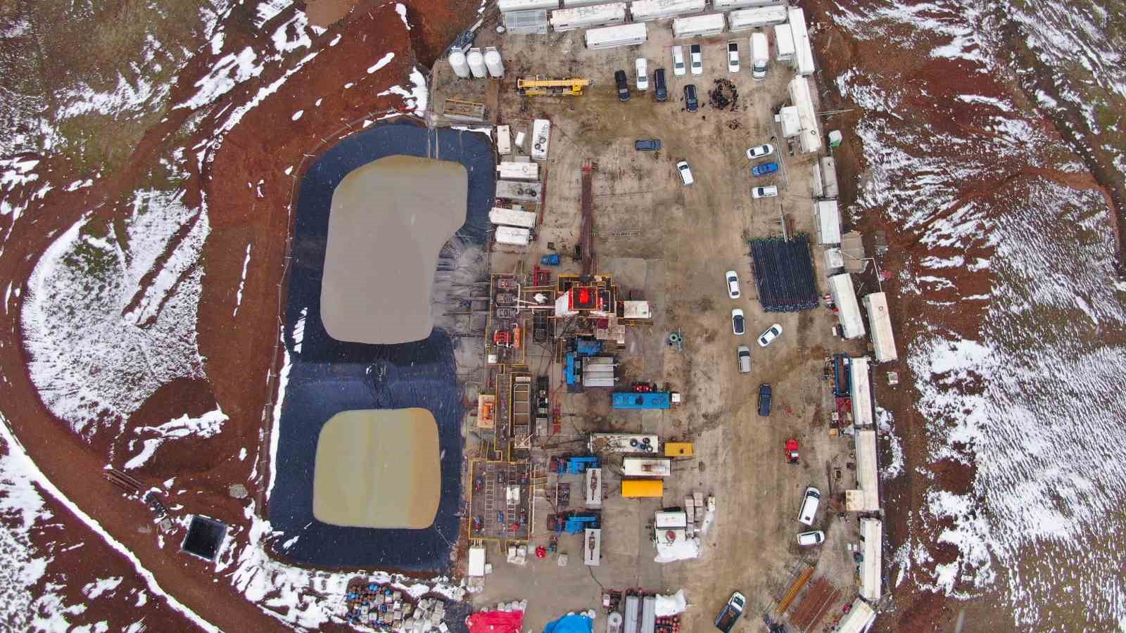 Van’da petrol arayışı: 200 tonluk dev sondaj kulesi kuruldu