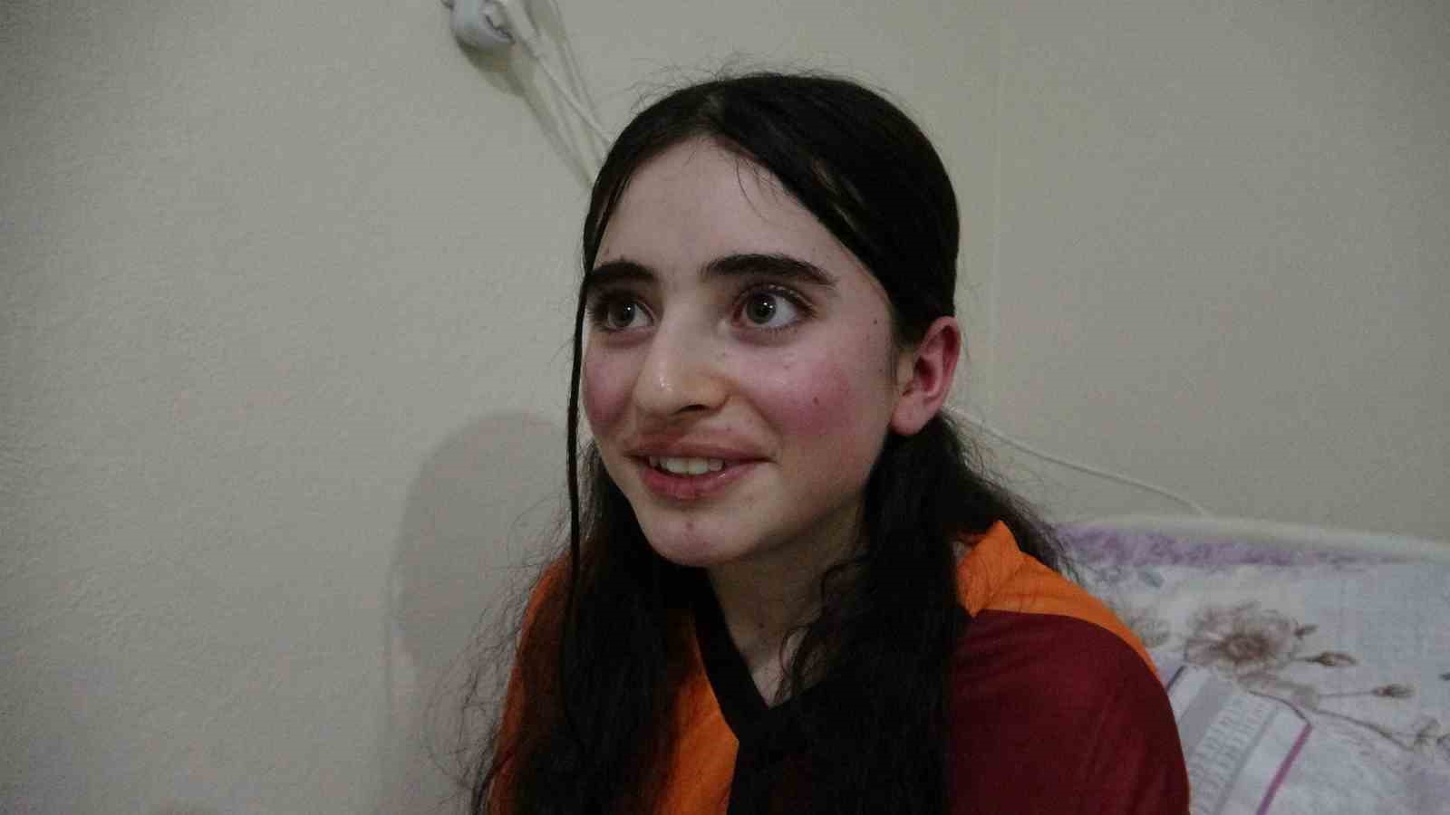 Van’da Galatasaraylı engelli kızın hayali gerçek oldu