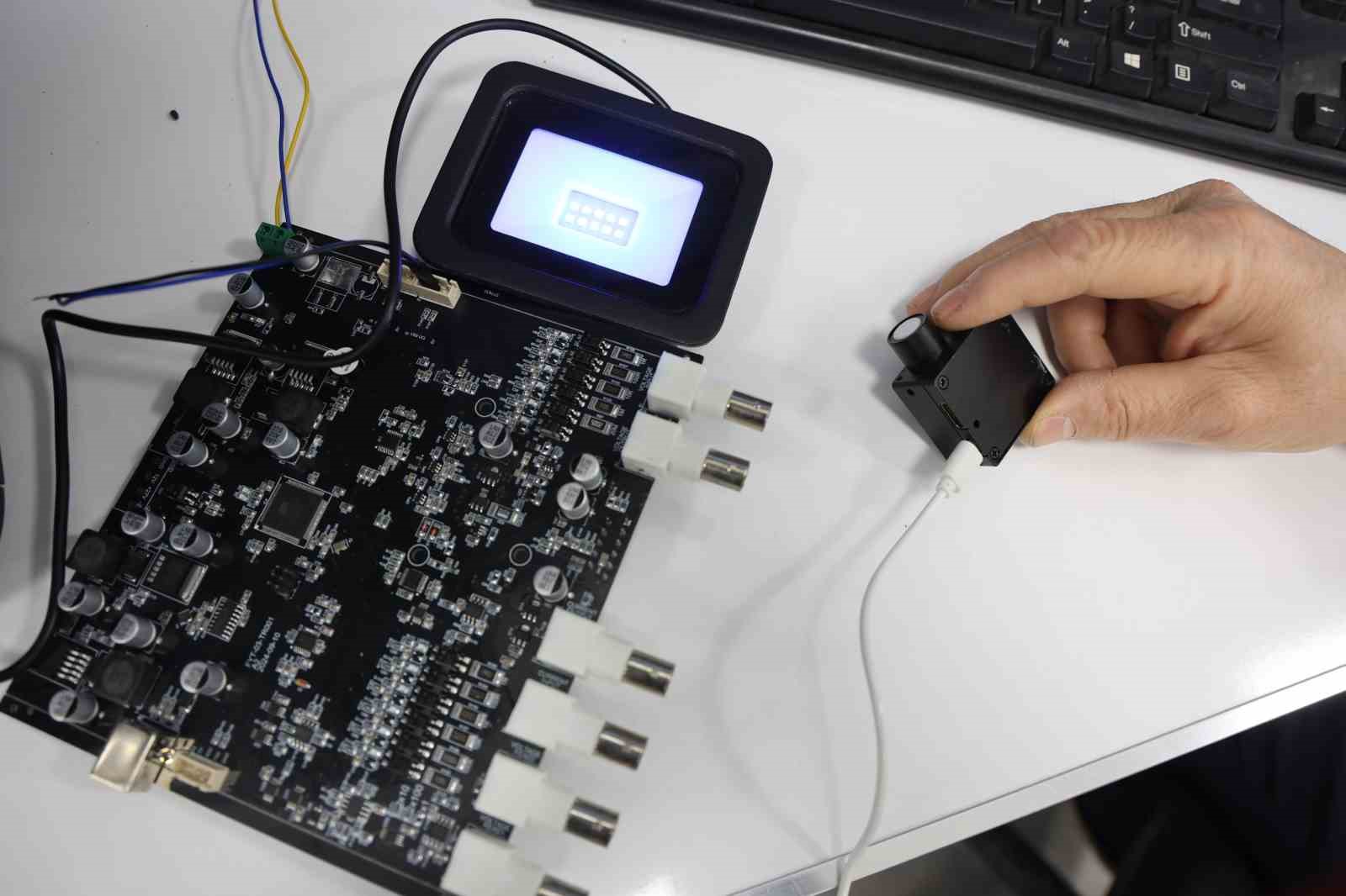 Türk profesörden bir ilk daha: Sarılık hastalığı tedavisi için fotonik sistem geliştirdi