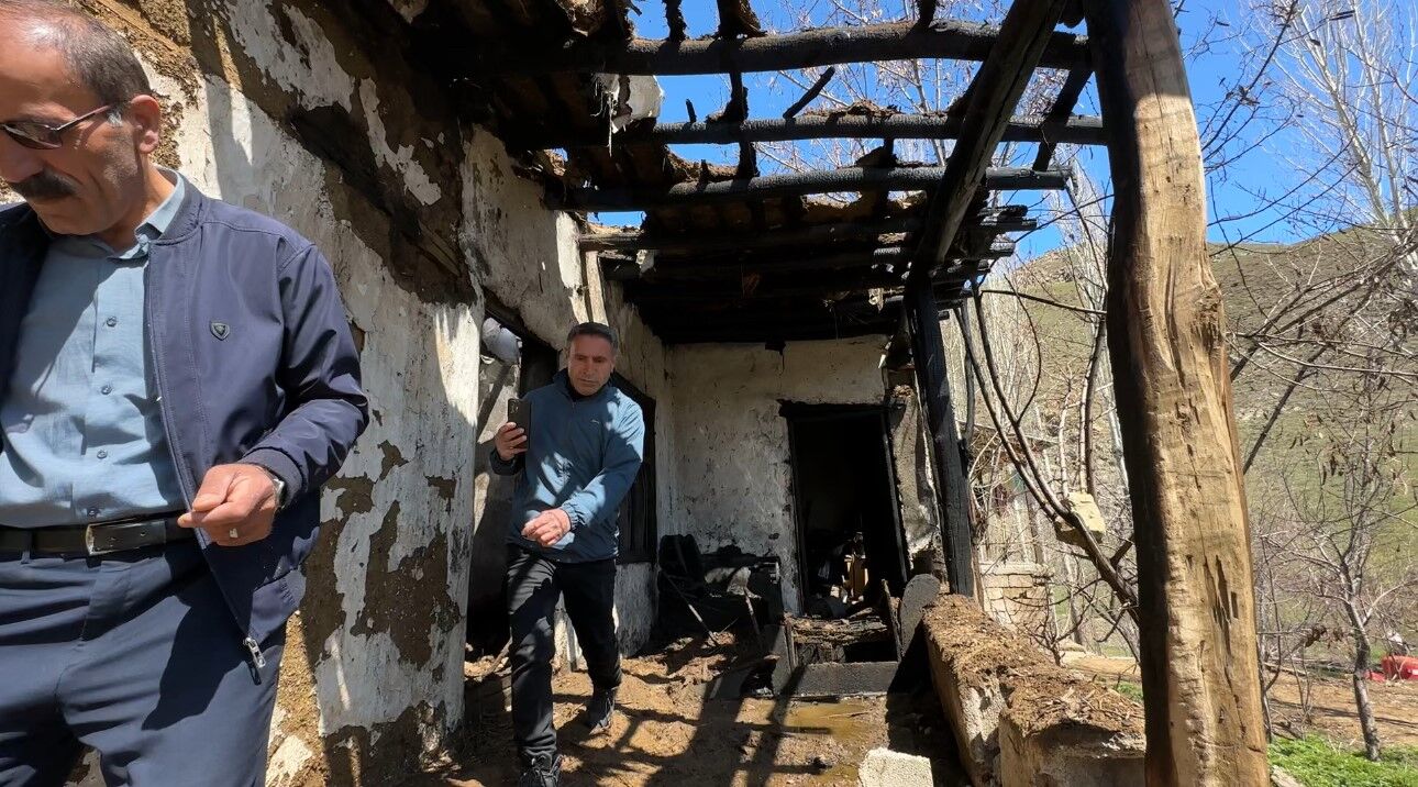 Yüksekova’da çıkan yangında bir ev küle döndü