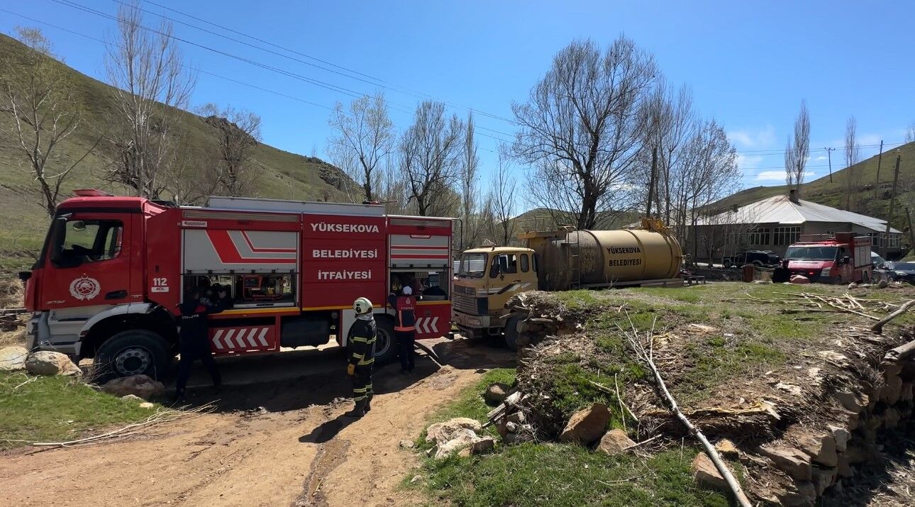 Yüksekova’da çıkan yangında bir ev küle döndü