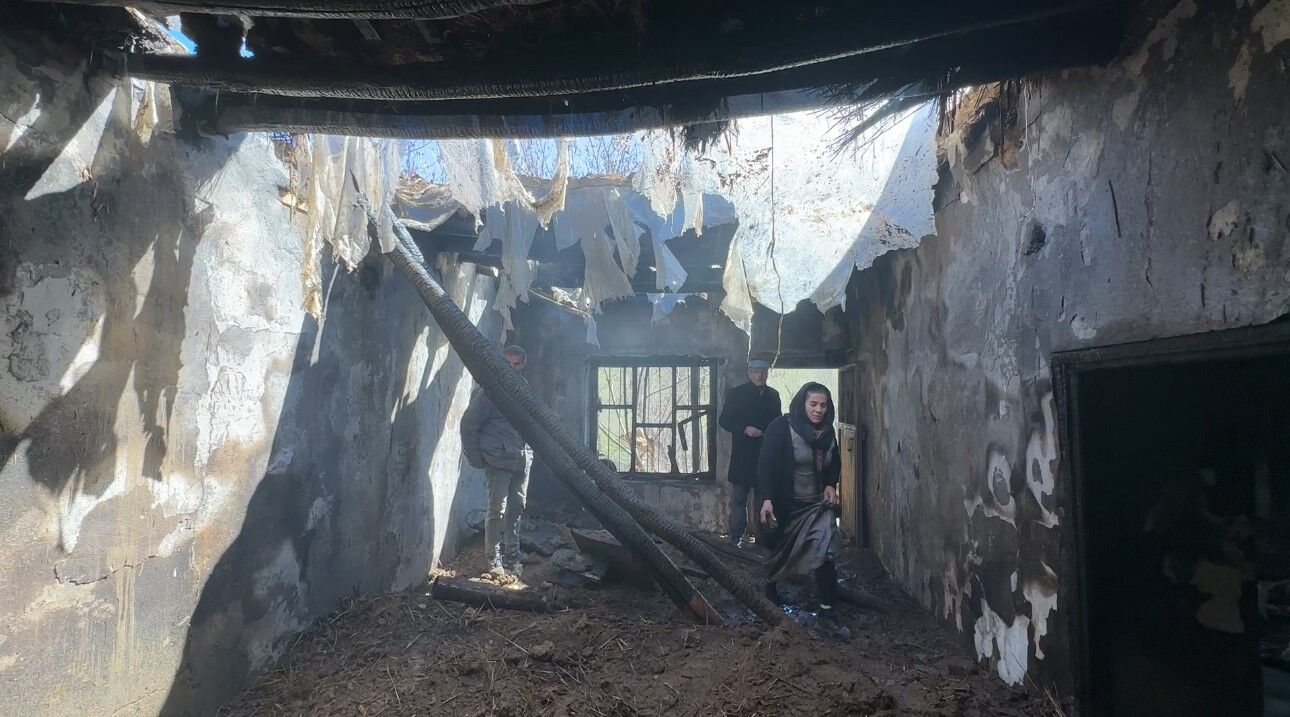 Yüksekova’da çıkan yangında bir ev küle döndü