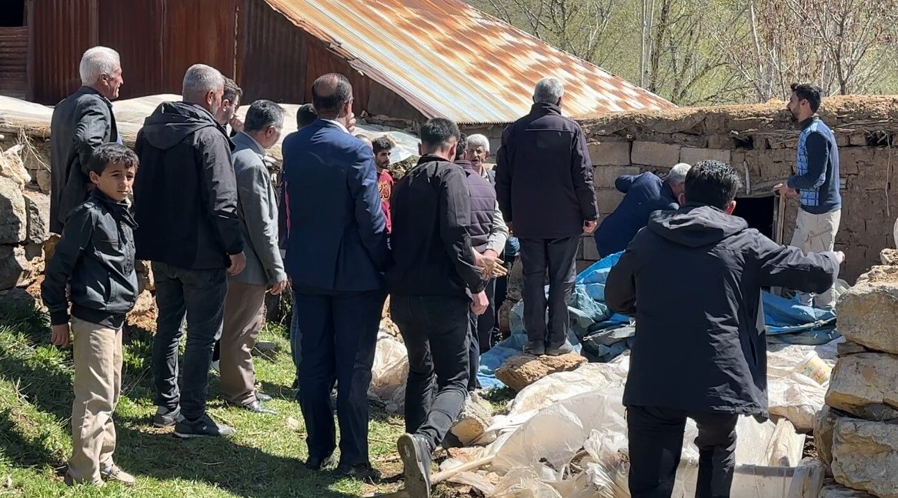 Yüksekova’da çıkan yangında bir ev küle döndü