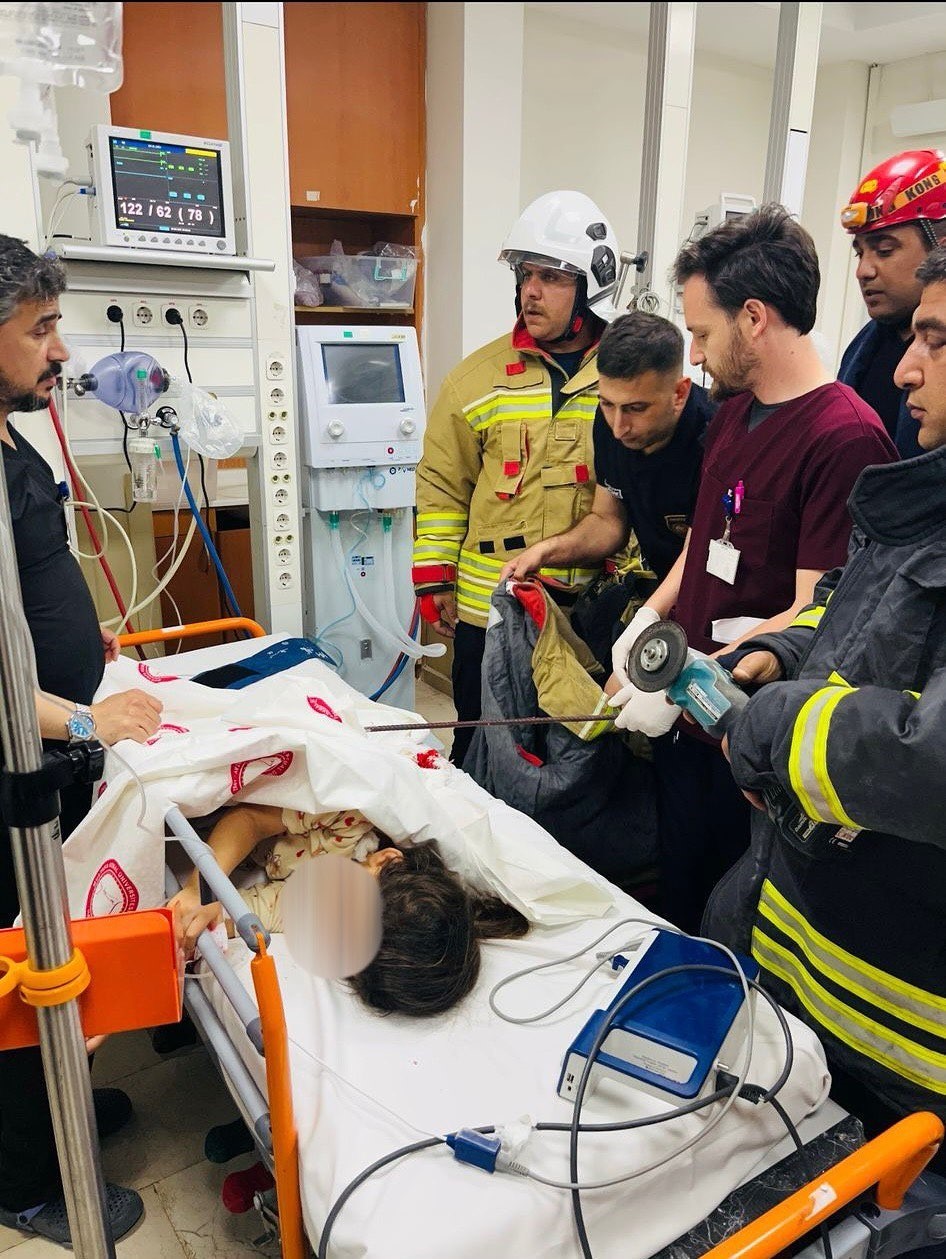 Çocuğun beline demir saplandı