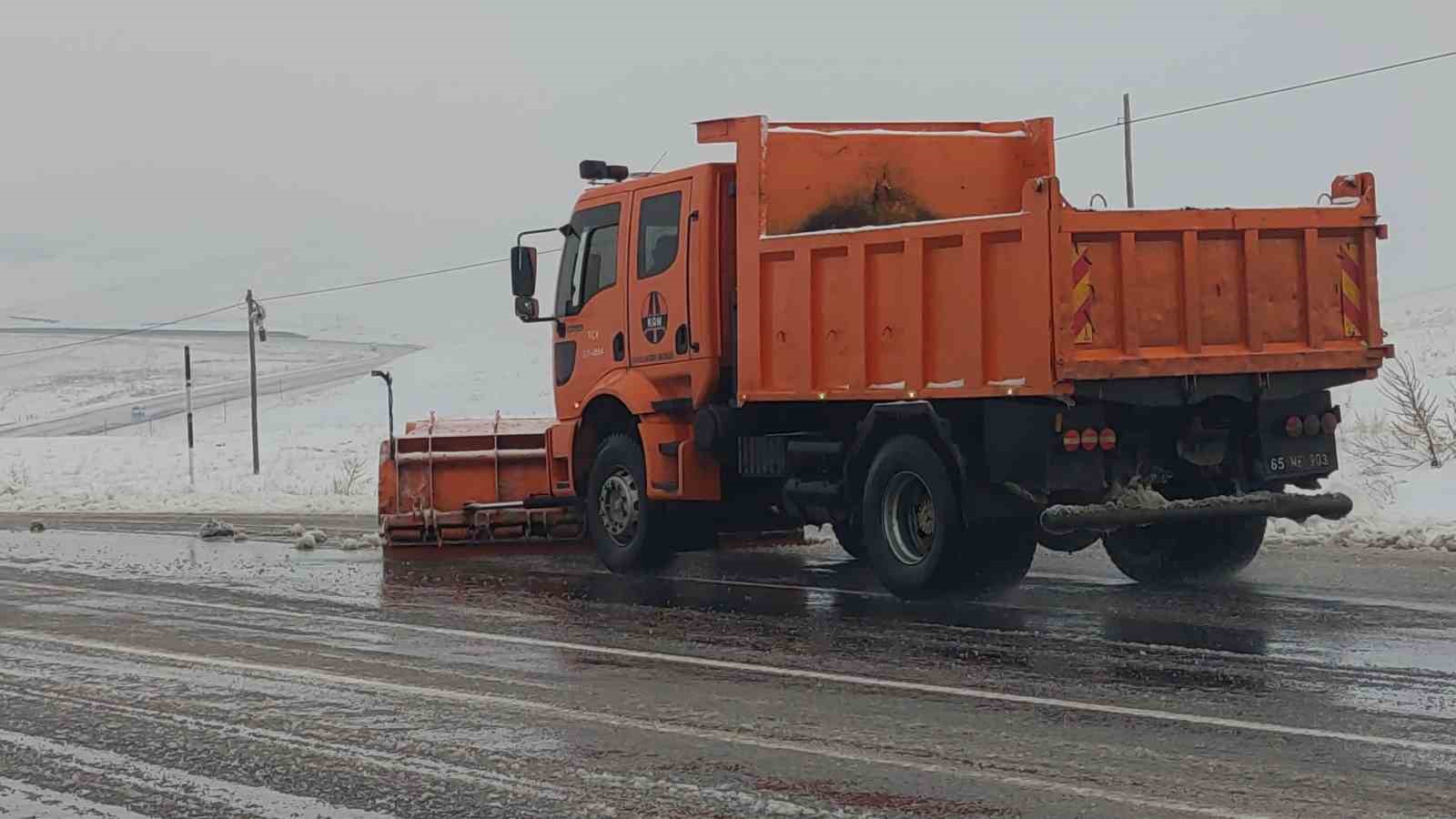 Van’da nisan karı ulaşımı olumsuz etkiliyor