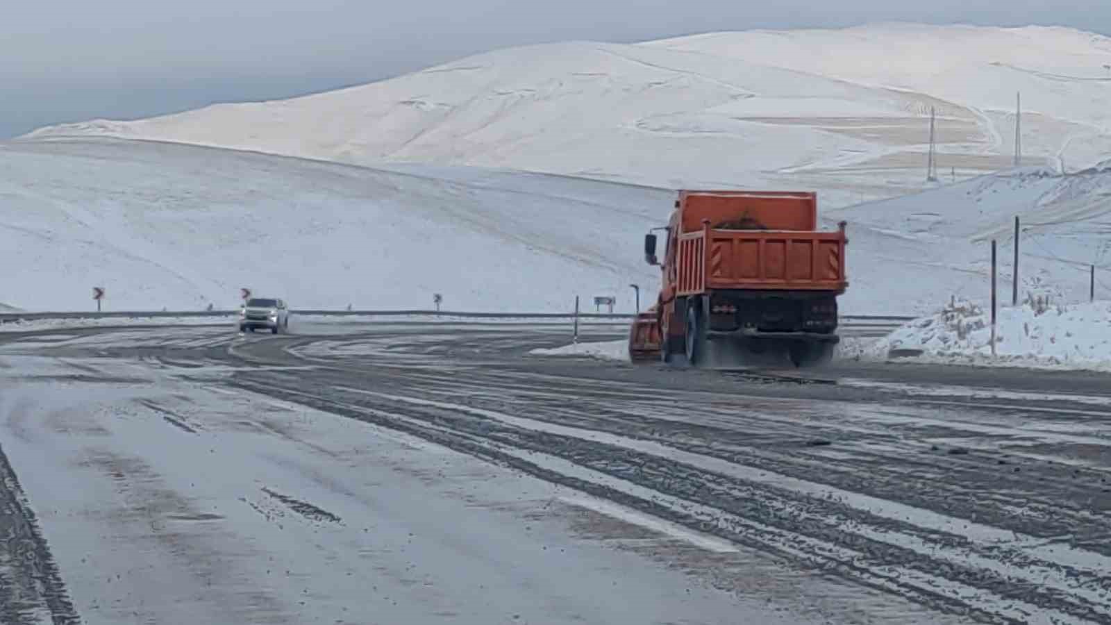 Van’da nisan karı ulaşımı olumsuz etkiliyor