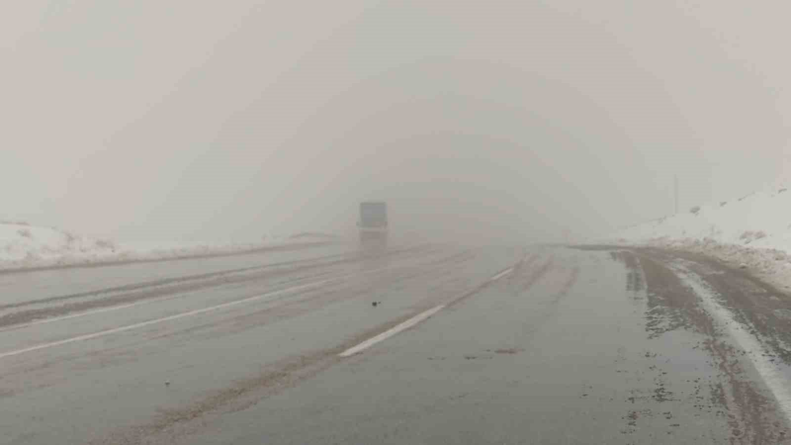 Van’da nisan karı ulaşımı olumsuz etkiliyor