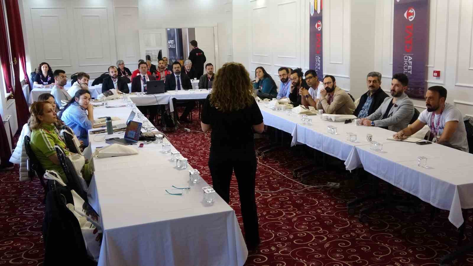 Van’da acil tıp uzmanlarına ‘afet eğitimi’ verildi