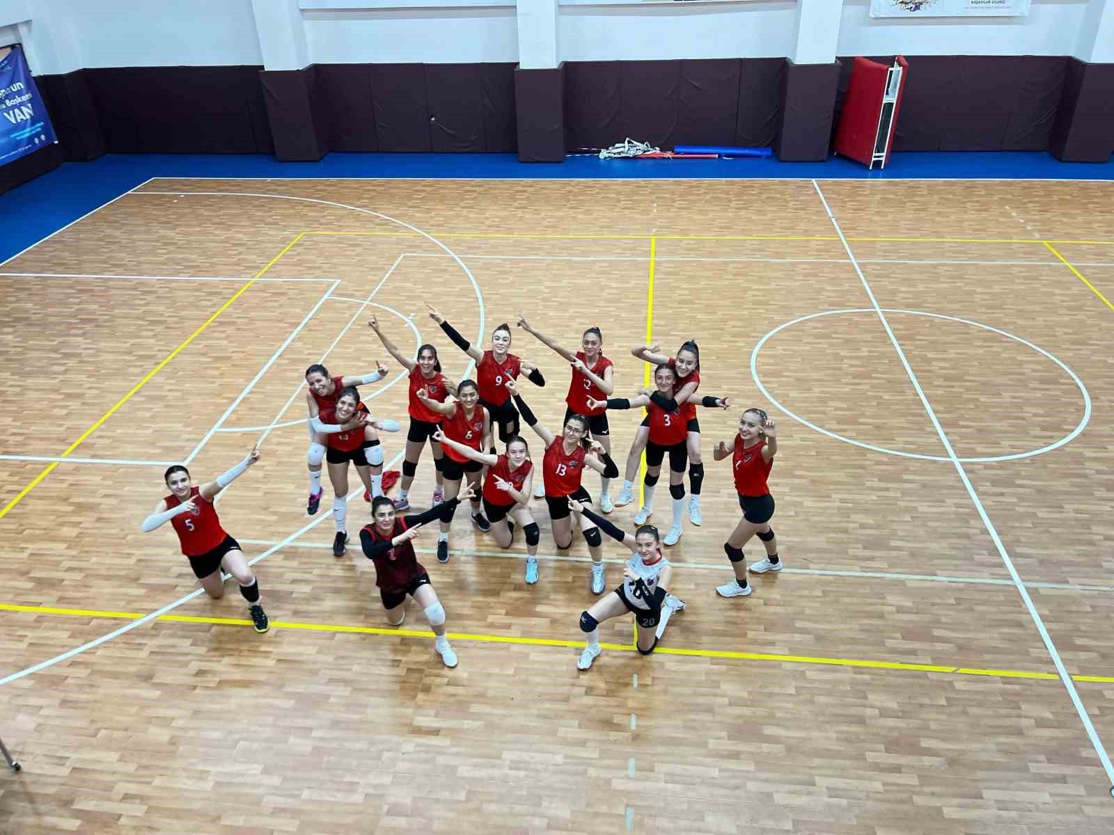 Vanlı voleybolcular bölge şampiyonu oldu
