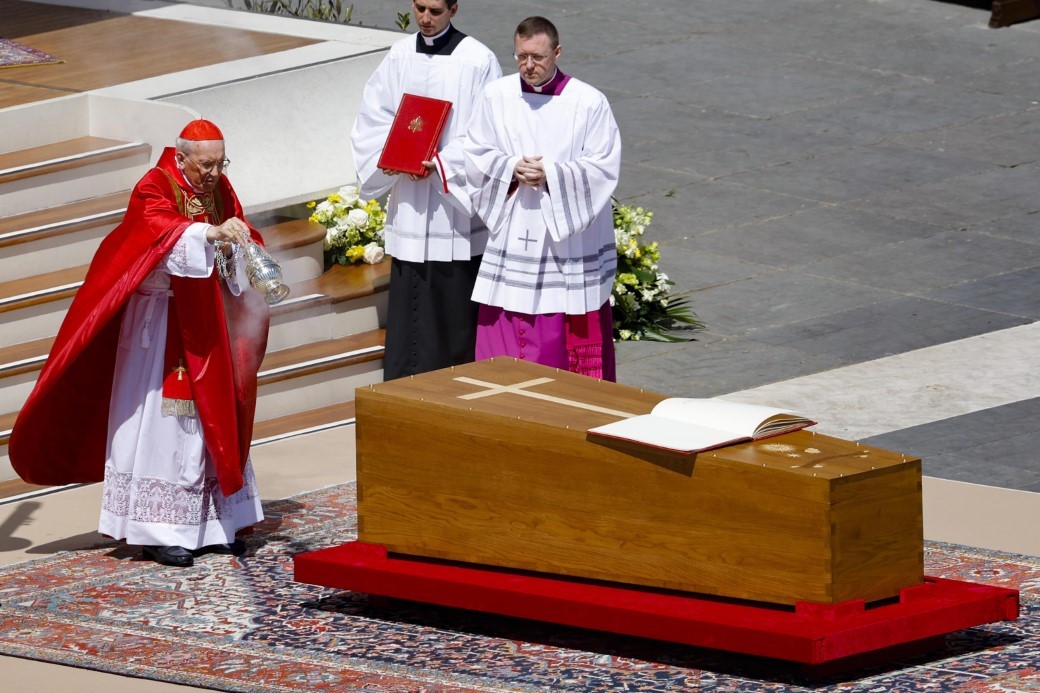 Papa Franciscus, 400 bin kişi tarafından son yolculuğuna uğurlandı